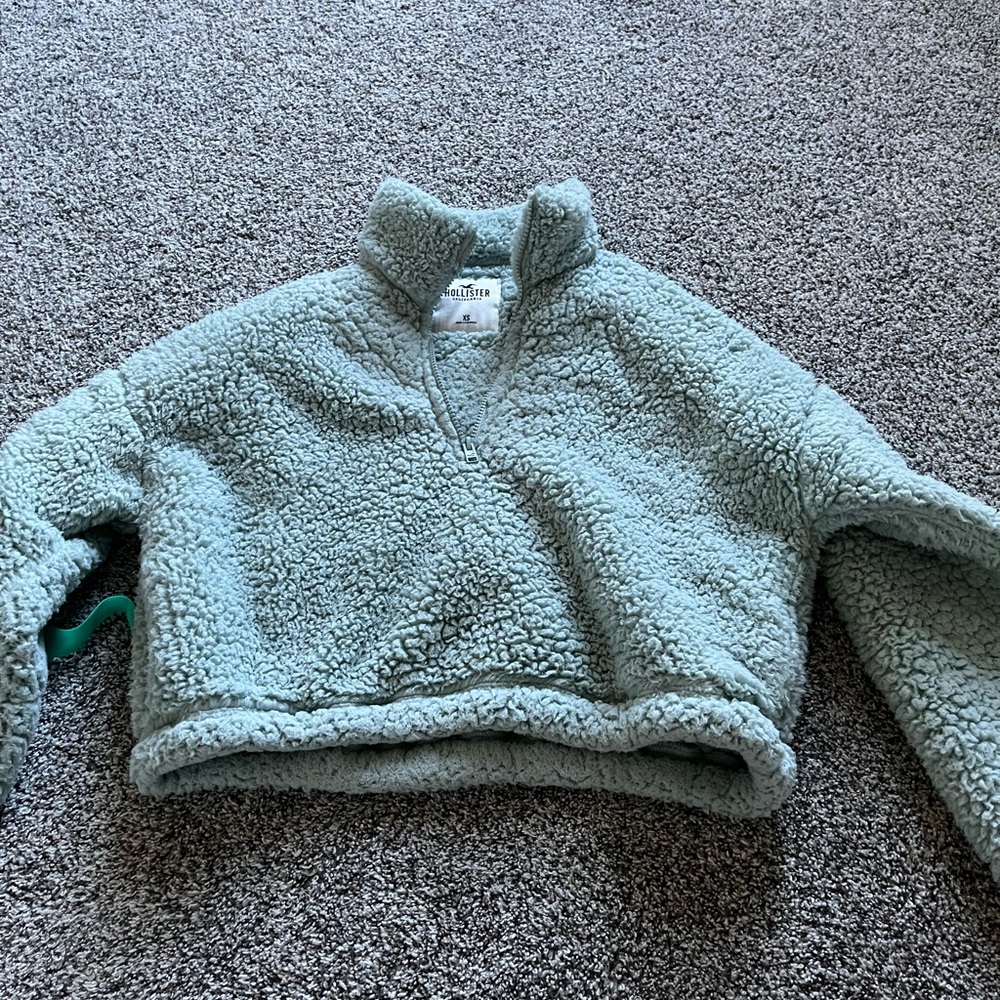 hollister sweater